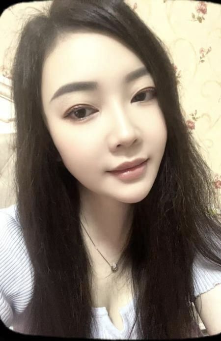 汉阳肤白腿长