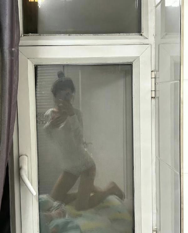 瘦瘦高高漂亮妹子