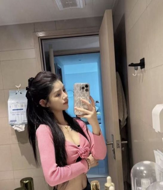 20岁白嫩微胖小妹